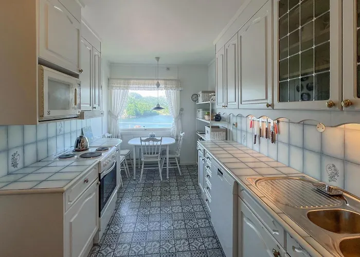 3 Bedroom Amazing In Holiday home