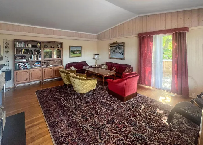 3 Bedroom Amazing In Holiday home
